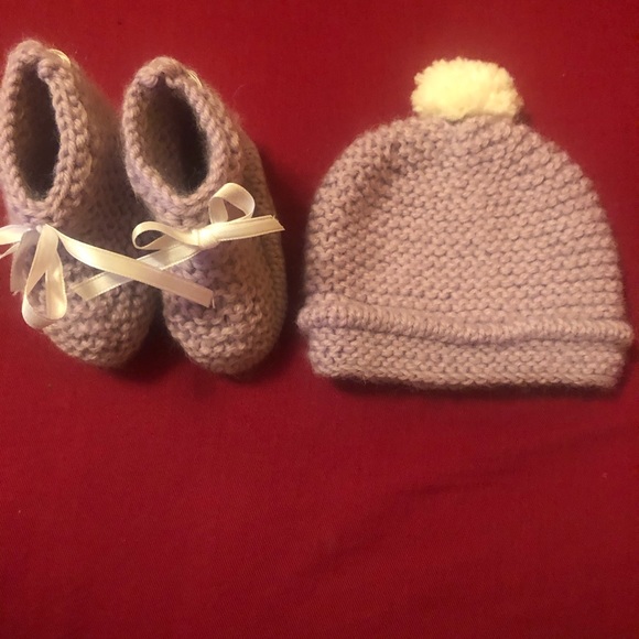 Handmade hat and slippers for baby - Picture 1 of 1